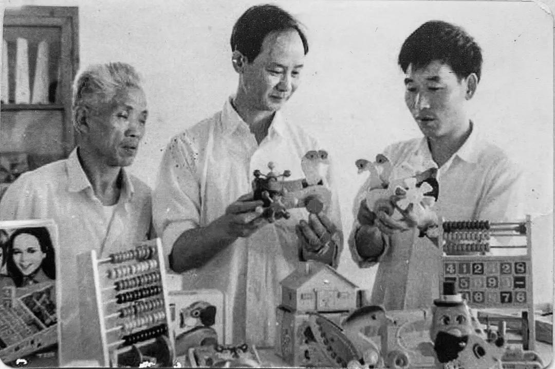 打破“富不過(guò)三代”魔咒，30多歲的男人賣玩具，火到國(guó)外