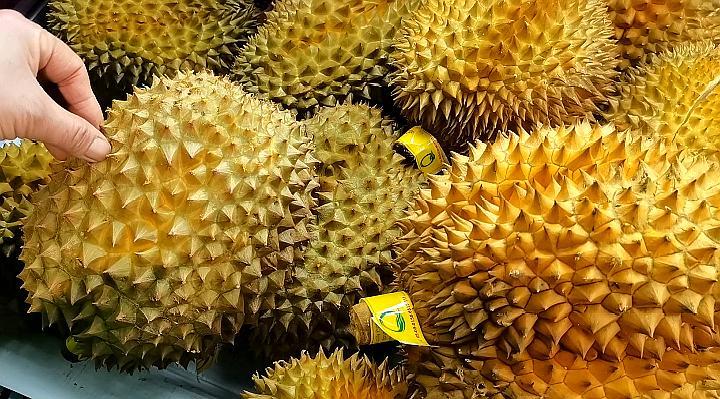 水果店老板賣榴蓮時(shí)，就靠這幾種方法進(jìn)貨，一挑一個(gè)準(zhǔn)，很少賠錢