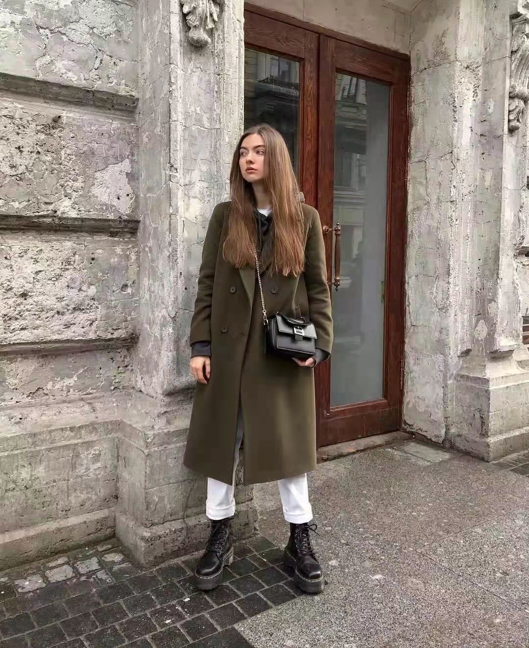 適合秋冬穿搭的三種鞋子，保暖高級不挑人，隨便搭配都時尚有型