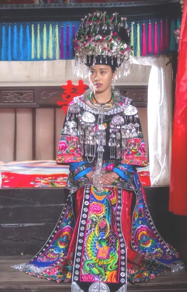 苗族服飾特點(diǎn)簡介英文（苗族服飾特點(diǎn)簡介20字）