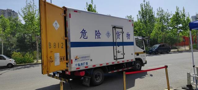 北京設(shè)備吊裝搬運公司，大型設(shè)備機械搬運吊裝公司？