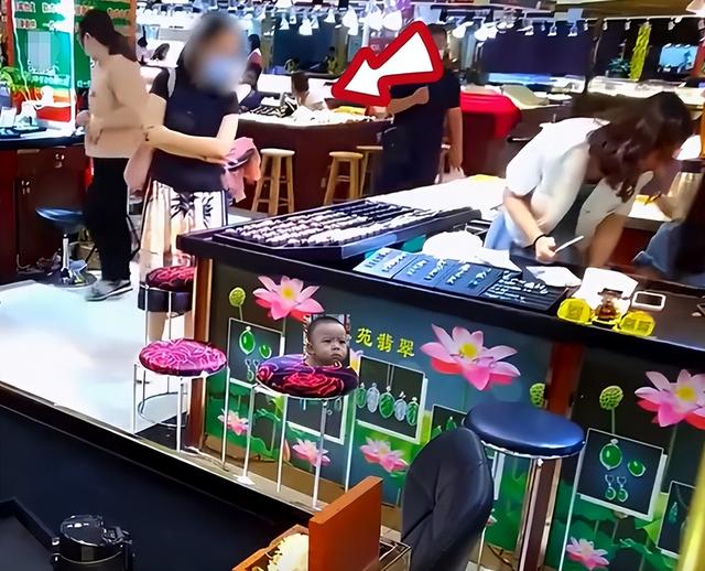 珠寶柜臺(tái)定制公司，廣州珠寶定制？