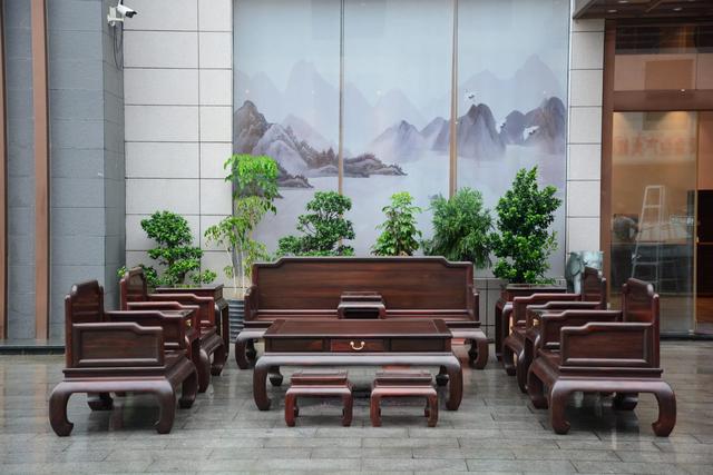 廣東紅木家具廠家批發(fā)在哪里，廣東紅木家具廠家批發(fā)在哪里進(jìn)貨？