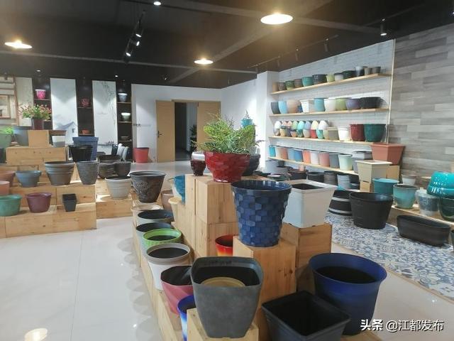 塑料花盆廠家批發(fā)市場(chǎng)，塑料花盆廠家批發(fā)？