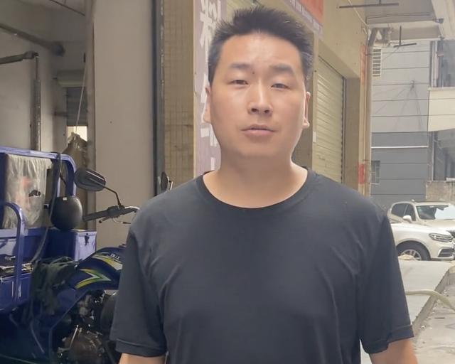 服裝批發(fā)5元到15元男短袖，服裝批發(fā)5元到15元中老年