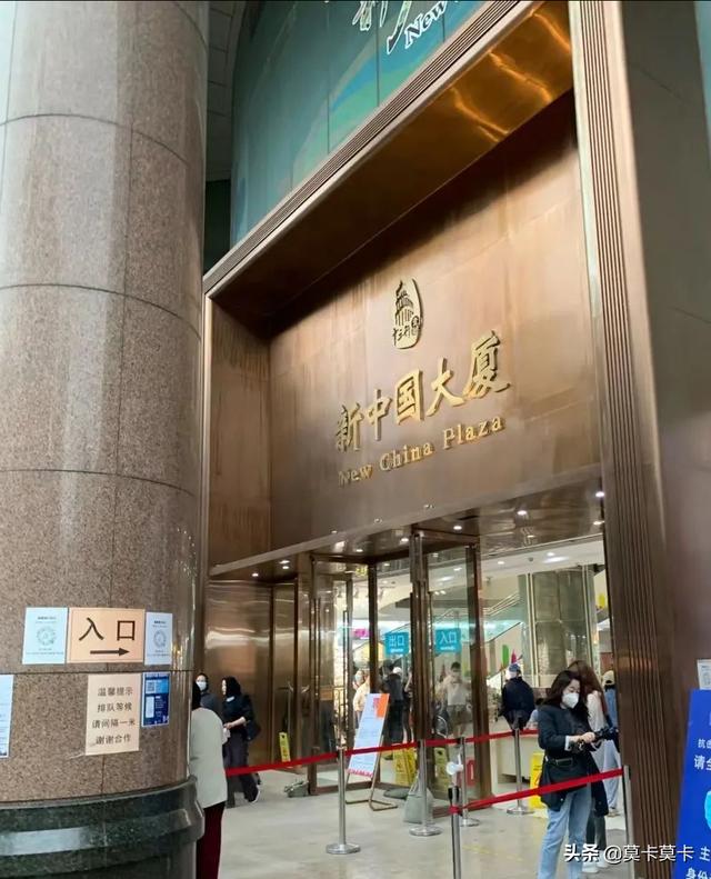 中高檔女裝貨源批發(fā)，女裝中高檔拿貨批發(fā)網(wǎng)