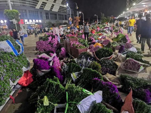 成都批發(fā)鮮花市場(chǎng)進(jìn)貨渠道在哪里，成都鮮花進(jìn)貨渠道？