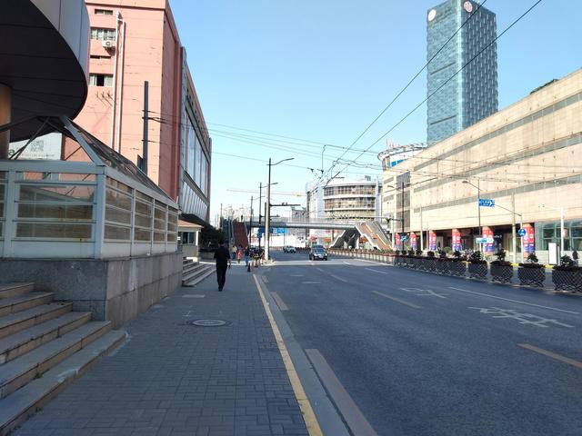 上海服裝批發(fā)市場(chǎng)在哪里，上海服裝批發(fā)市場(chǎng)在哪里最好？