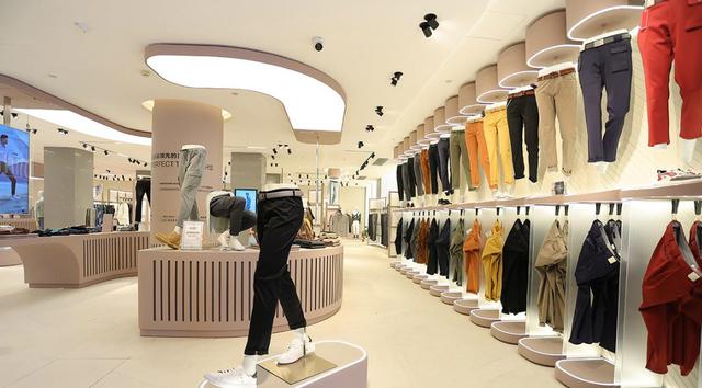 服裝批發(fā)貨源大市場在哪里，服裝批發(fā)市場貨源？