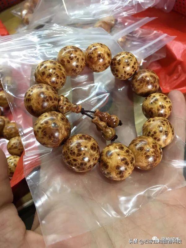 手串哪里批發(fā)，手串配飾批發(fā)？