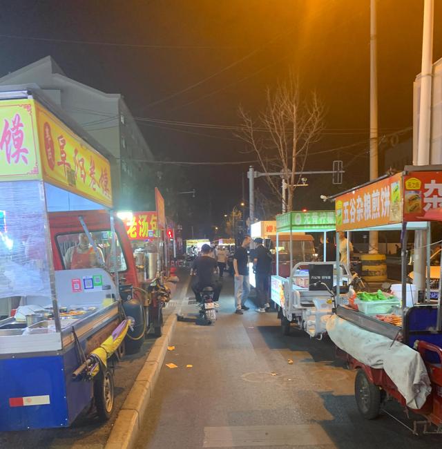 地攤淀粉腸在哪里批發(fā)余姚，淀粉腸應(yīng)該去哪里批發(fā)？