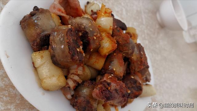 大街賣的淀粉腸什么做的，淀粉腸超市有賣嗎？