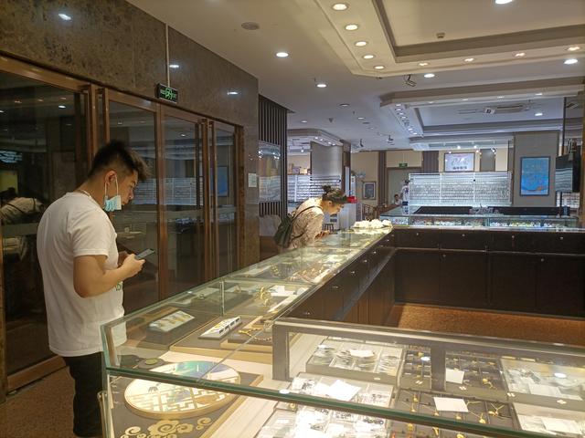 哪里有純銀飾品批發(fā)的，純銀飾品批發(fā)一般在什么價格？