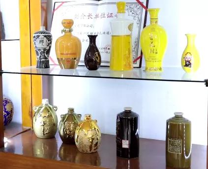 陶瓷酒壇批發(fā)廠家，陶瓷酒壇批發(fā)廠家直銷？