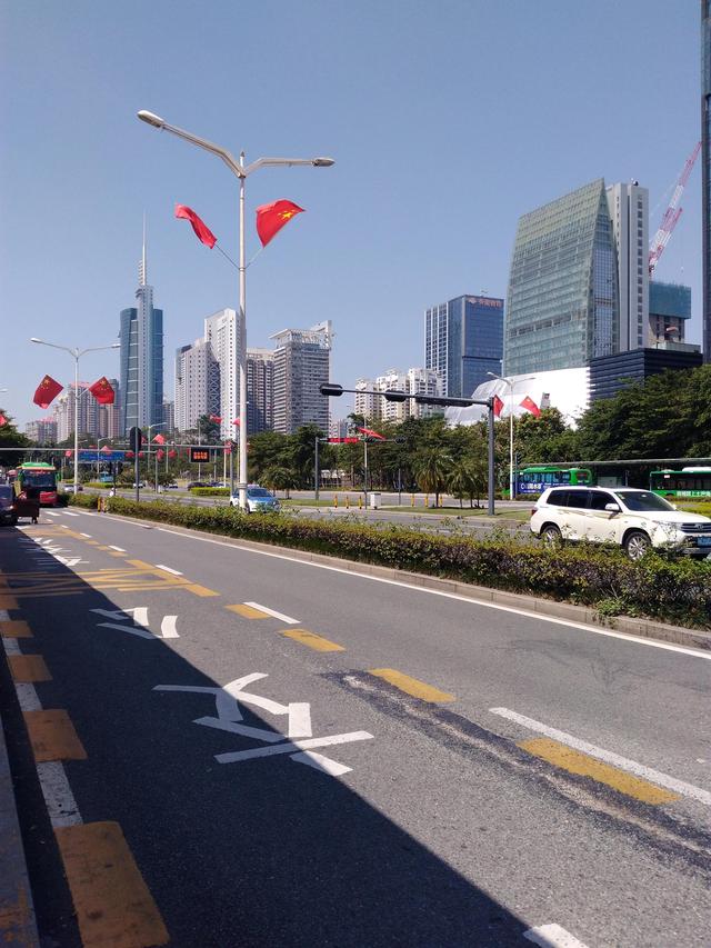深圳服裝批發(fā)市場(chǎng)有哪些，廣東深圳服裝批發(fā)市場(chǎng)？