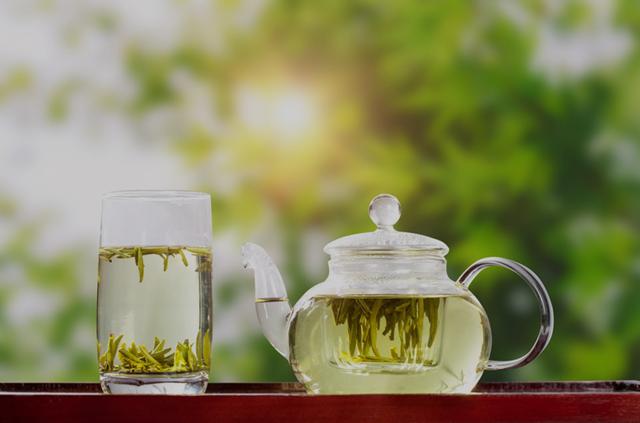 綠茶批發(fā)價(jià)多少錢一箱，康師傅綠茶批發(fā)價(jià)多少錢一箱？