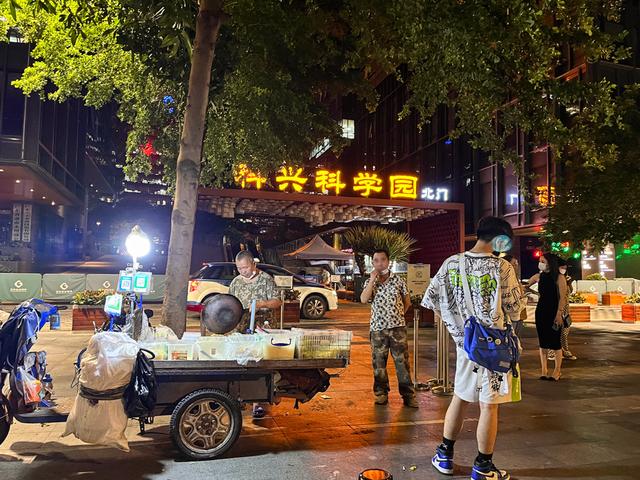 深圳十大夜市地攤一個月多少利潤，深圳十大夜市地攤一個月多少工資？
