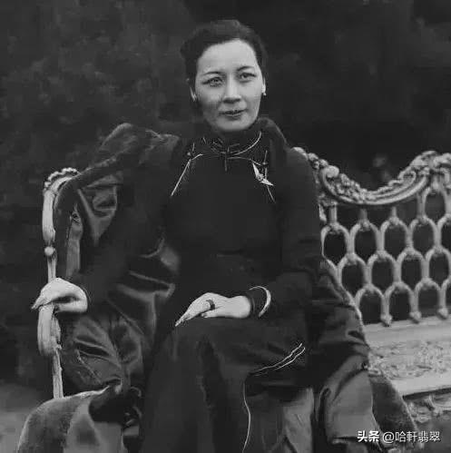 翡翠手鐲批發(fā)市場在哪里進(jìn)貨，翡翠手鐲在哪里有批發(fā)市場價格？