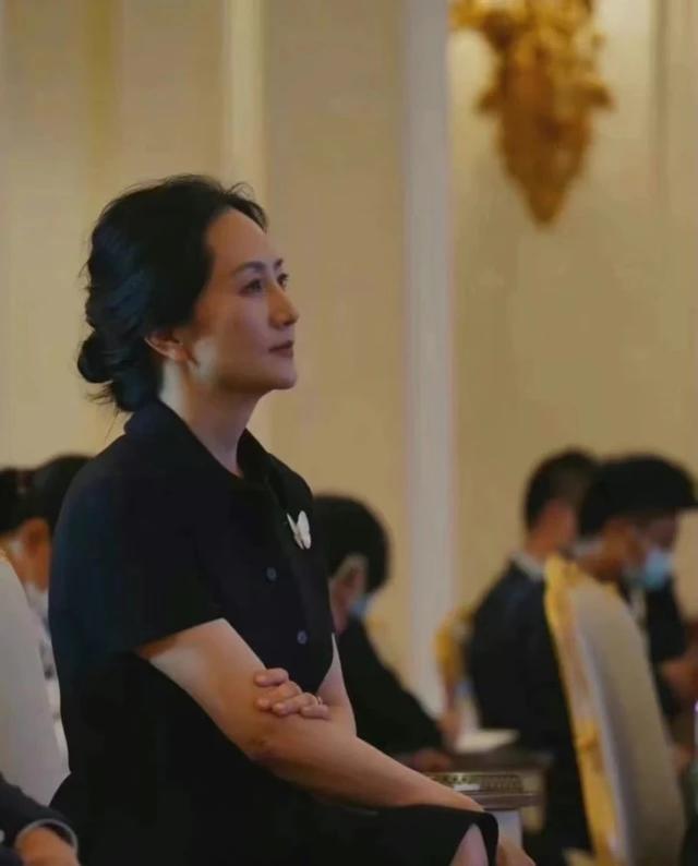 《地攤名媛》，地攤名媛小說久久？
