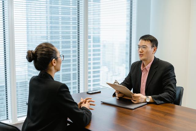應(yīng)屆畢業(yè)生找工作有哪些渠道呢，應(yīng)屆畢業(yè)生找工作有哪些渠道呢知乎？