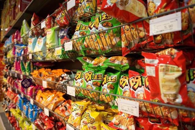 零食批發(fā)一手貨源廠家，零食進貨批發(fā)網(wǎng)站？