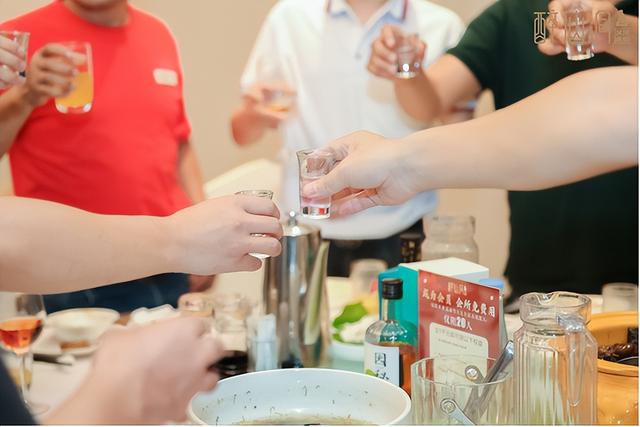 瓊臺酒業(yè)代理條件醉仙洞，瓊臺酒業(yè)醉仙洞多少錢？