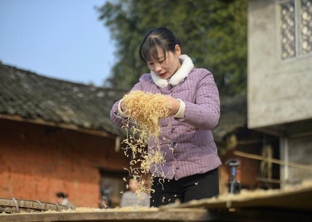 女鞋貨源網(wǎng)店代發(fā)貨，女鞋貨源網(wǎng)店代發(fā)貨是真的嗎？