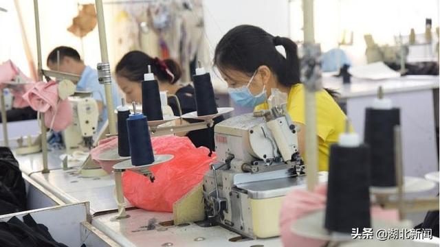 尾貨實(shí)拍女裝一件代發(fā)貨源，女裝尾貨貨源廠家？