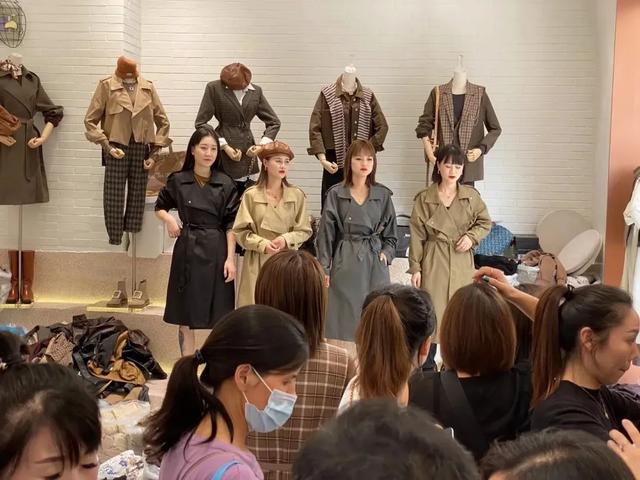 老汪服裝聯(lián)盟私董會(huì)總結(jié)分享還記得當(dāng)初你為什么選擇做服裝嗎？