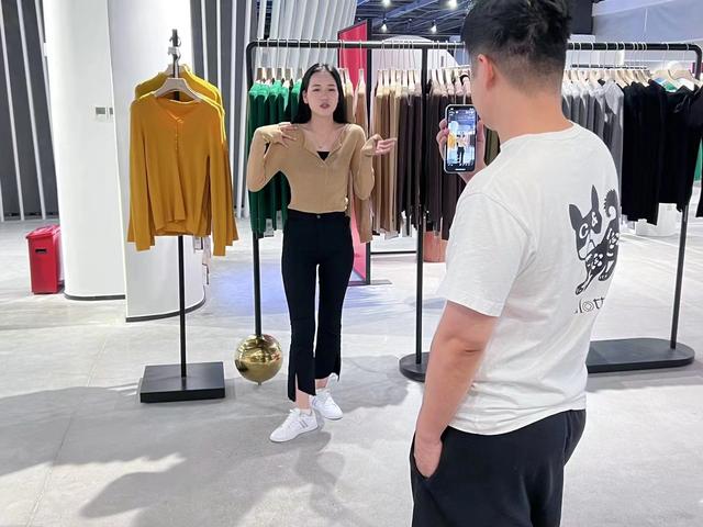 淘寶直播賣衣服貨源，淘寶直播賣衣服貨源怎么解決？