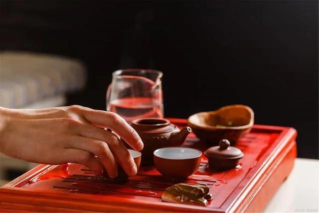 為啥在網(wǎng)上買的茶葉比實(shí)體店便宜這么多？靠譜嗎？聽懂行的怎么說