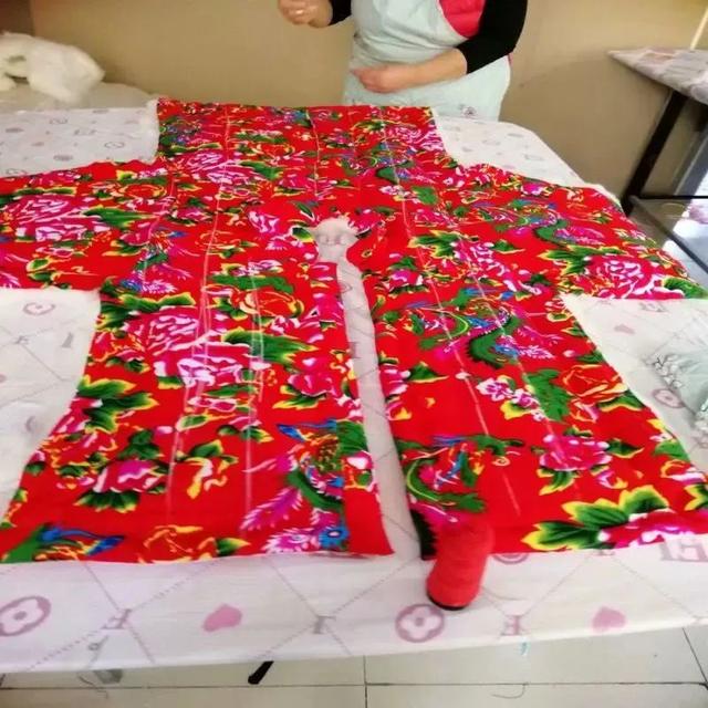 微商賣服裝貨源怎么找，微商賣服裝貨源怎么找客戶？