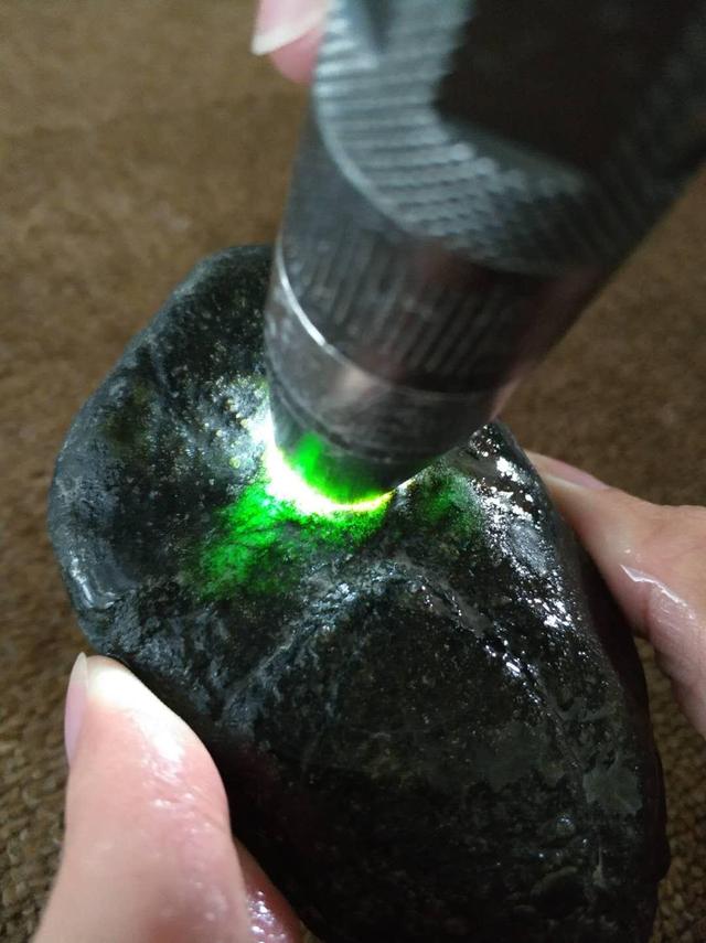 拼多多上的原石毛料是真的嗎，拼多多賣的玉石原料是真的嗎？