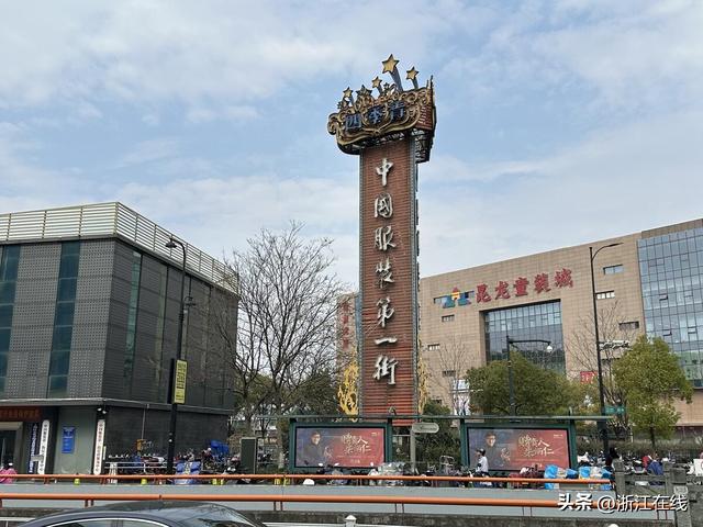 杭州服裝淘寶貨源批發(fā)市場(chǎng)在哪里，杭州服裝淘寶貨源批發(fā)市場(chǎng)在哪里??？