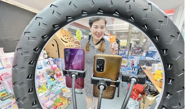 義烏電商直播貨源網(wǎng)址，義烏電商直播城？