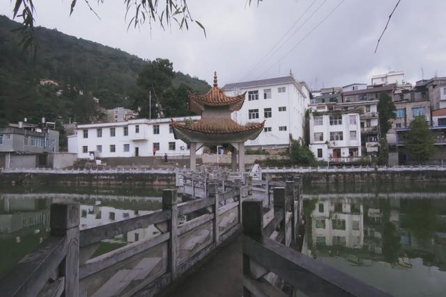 55個少數(shù)民族的服飾圖片，少數(shù)民族的服飾圖片大全？