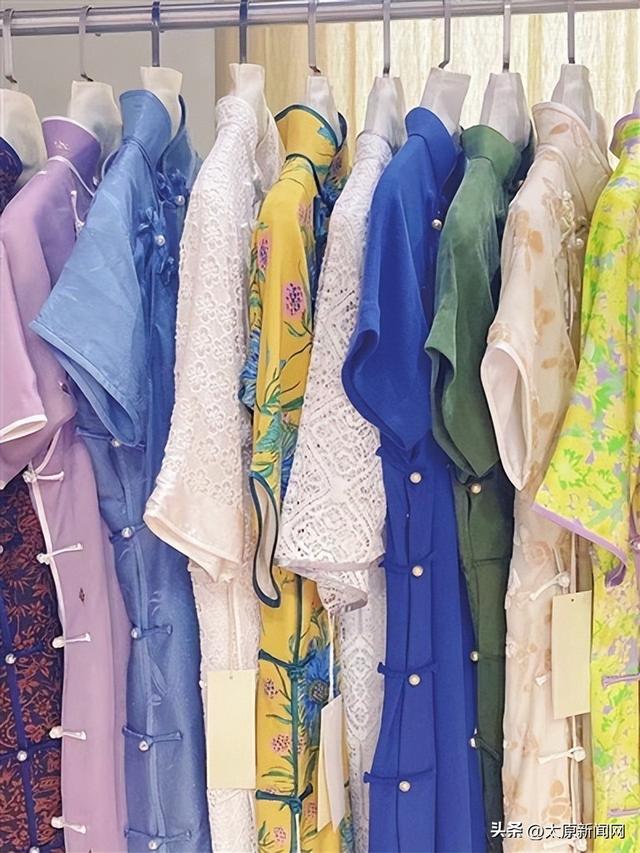 服裝廠家直接拿貨，工作服廠家聯(lián)系方式？