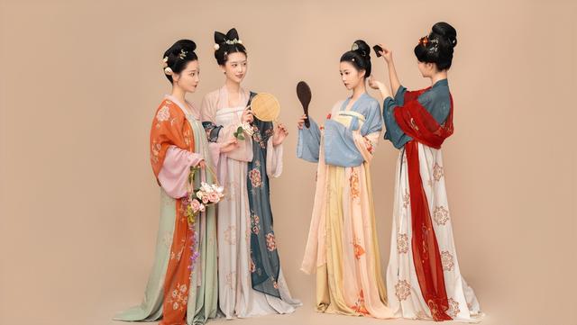 唐朝服裝款式圖女，唐朝衣服女裝真實圖片？