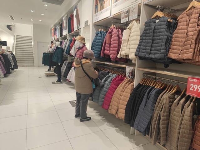 千仞崗羽絨服官方旗艦店女式新款，千仞崗？